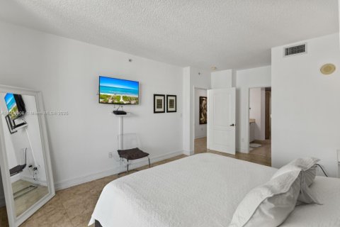 Condo in Sunny Isles Beach, Florida, 3 bedrooms  № 2052732 - photo 9