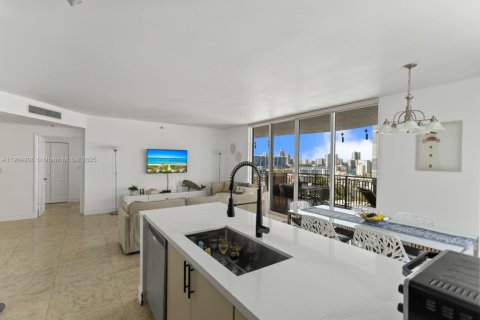 Condo in Sunny Isles Beach, Florida, 3 bedrooms  № 2052732 - photo 3