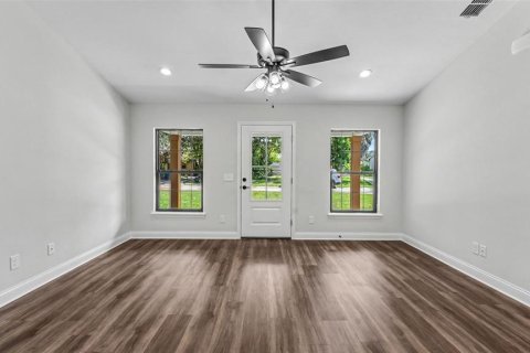 House in Fort Meade, Florida 3 bedrooms, 121.24 sq.m. № 2430330 - photo 5