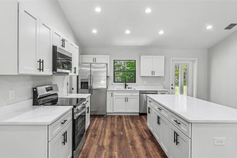 House in Fort Meade, Florida 3 bedrooms, 121.24 sq.m. № 2430330 - photo 4