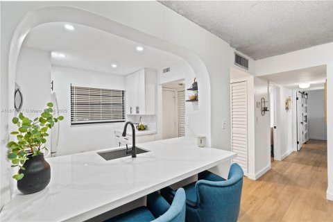 Copropriété à vendre à Miami, Floride: 2 chambres, 91.32 m2 № 1922814 - photo 6