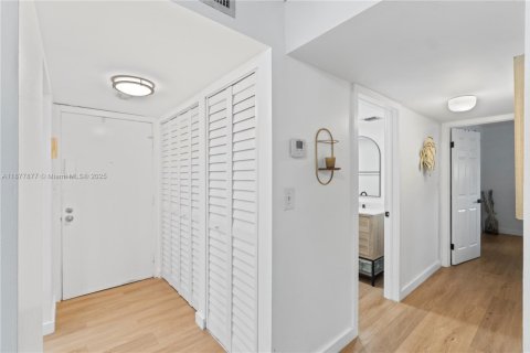 Copropriété à vendre à Miami, Floride: 2 chambres, 91.32 m2 № 1922814 - photo 3