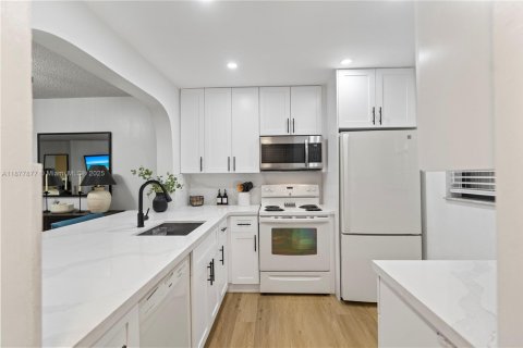 Copropriété à vendre à Miami, Floride: 2 chambres, 91.32 m2 № 1922814 - photo 9