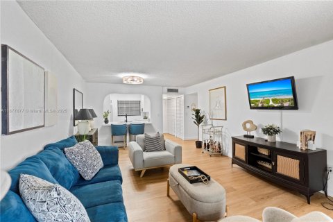 Copropriété à vendre à Miami, Floride: 2 chambres, 91.32 m2 № 1922814 - photo 4