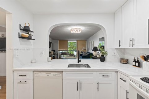 Copropriété à vendre à Miami, Floride: 2 chambres, 91.32 m2 № 1922814 - photo 11