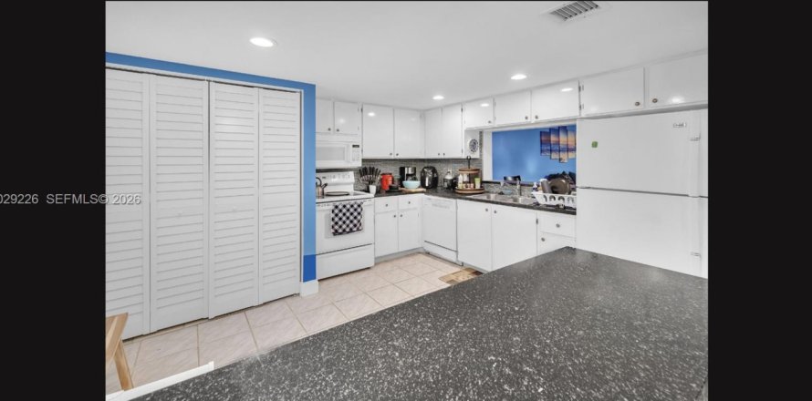 Adosado en Sunrise, Florida 3 dormitorios, 146.79 m2 № 2154932