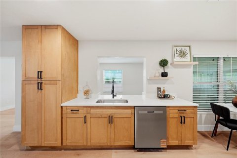 House in Palm Harbor, Florida 2 bedrooms, 173.08 sq.m. № 2106574 - photo 15