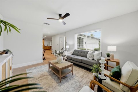 House in Palm Harbor, Florida 2 bedrooms, 173.08 sq.m. № 2106574 - photo 9