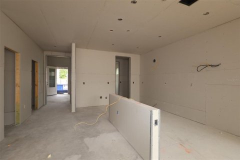 House in Sanford, Florida 5 bedrooms, 330.36 sq.m. № 2288019 - photo 4