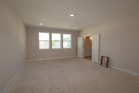 House in Sanford, Florida 5 bedrooms, 330.36 sq.m. № 2288019 - photo 8