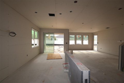 House in Sanford, Florida 5 bedrooms, 330.36 sq.m. № 2288019 - photo 2