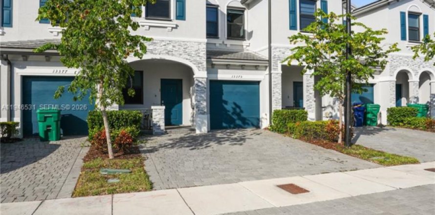 Коммерческая недвижимость в Хомстед, Флорида 157.47м2 № 2054212