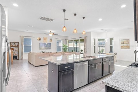 House in Winter Garden, Florida 5 bedrooms, 337.51 sq.m. № 1849374 - photo 9