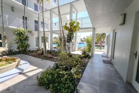 Condominio en North Miami, Florida, 2 dormitorios  № 2262312