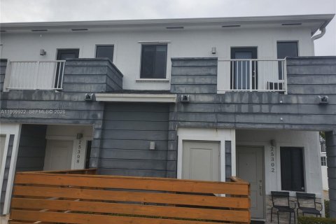 Townhouse in Homestead, Florida 3 bedrooms, 130.81 sq.m. № 2067026 - photo 1