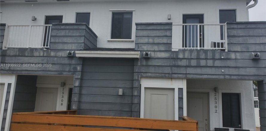 Townhouse in Homestead, Florida 3 bedrooms, 130.81 sq.m. № 2067026