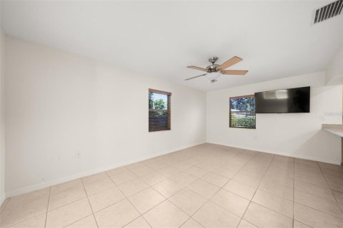 House in Sebring, Florida 2 bedrooms, 171.5 sq.m. № 2396937 - photo 6