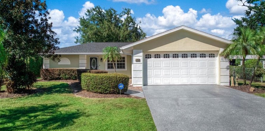 House in Sebring, Florida 2 bedrooms, 171.5 sq.m. № 2396937