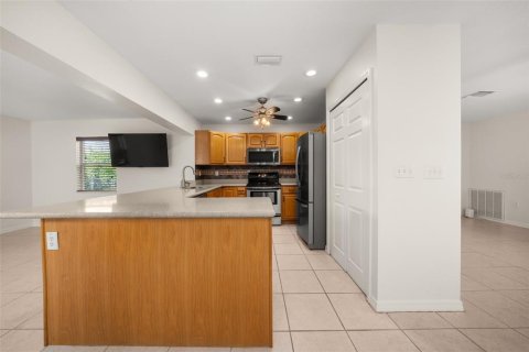 House in Sebring, Florida 2 bedrooms, 171.5 sq.m. № 2396937 - photo 10