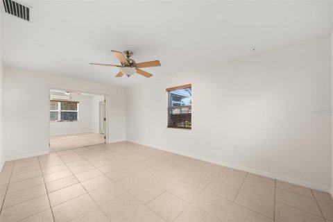House in Sebring, Florida 2 bedrooms, 171.5 sq.m. № 2396937 - photo 7