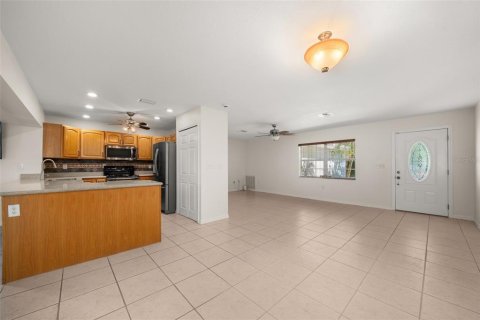 House in Sebring, Florida 2 bedrooms, 171.5 sq.m. № 2396937 - photo 17