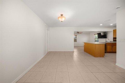 House in Sebring, Florida 2 bedrooms, 171.5 sq.m. № 2396937 - photo 16