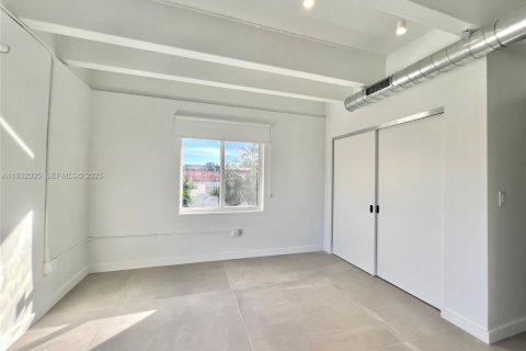 Condominio en alquiler en Coral Gables, Florida, 2 dormitorios, 98.48 m2 № 1991360 - foto 9