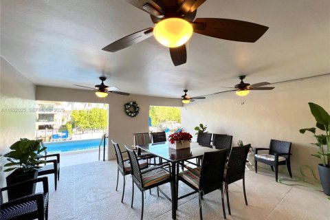 Condominio en alquiler en Coral Gables, Florida, 2 dormitorios, 98.48 m2 № 1991360 - foto 14