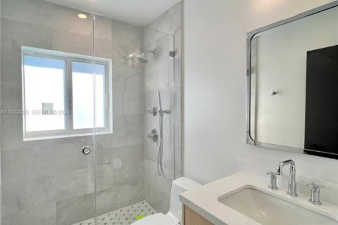 Condominio en alquiler en Coral Gables, Florida, 2 dormitorios, 98.48 m2 № 1991360 - foto 10