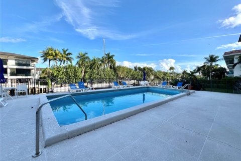 Condominio en alquiler en Coral Gables, Florida, 2 dormitorios, 98.48 m2 № 1991360 - foto 13