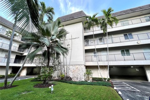 Condominio en alquiler en Coral Gables, Florida, 2 dormitorios, 98.48 m2 № 1991360 - foto 15