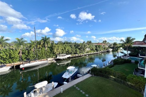 Condominio en alquiler en Coral Gables, Florida, 2 dormitorios, 98.48 m2 № 1991360 - foto 1