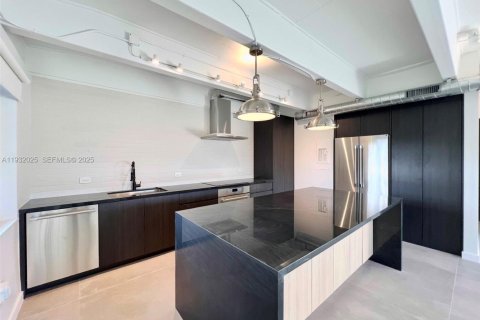 Condominio en alquiler en Coral Gables, Florida, 2 dormitorios, 98.48 m2 № 1991360 - foto 2