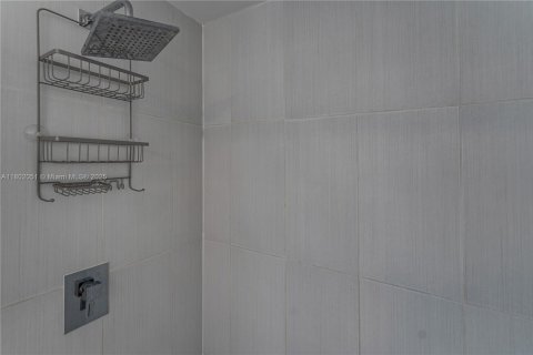 Copropriété à vendre à Miami, Floride: 2 chambres, 110.46 m2 № 1862149 - photo 21