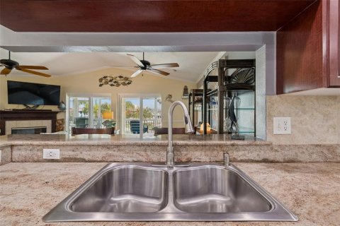 Villa ou maison à vendre à New Port Richey, Floride: 5 chambres, 271.18 m2 № 2151724 - photo 20