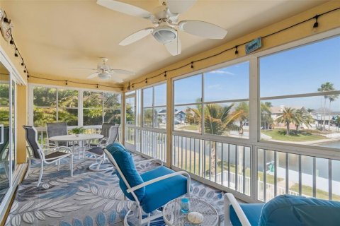 Villa ou maison à vendre à New Port Richey, Floride: 5 chambres, 271.18 m2 № 2151724 - photo 28