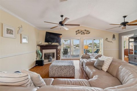 Villa ou maison à vendre à New Port Richey, Floride: 5 chambres, 271.18 m2 № 2151724 - photo 8