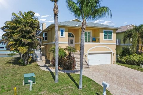 Villa ou maison à vendre à New Port Richey, Floride: 5 chambres, 271.18 m2 № 2151724 - photo 2