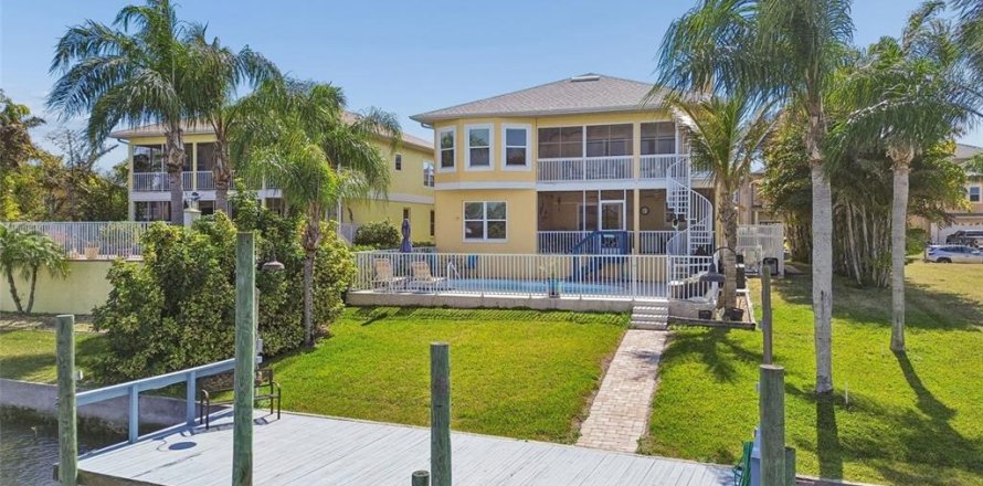Villa ou maison à New Port Richey, Floride 5 chambres, 271.18 m2 № 2151724