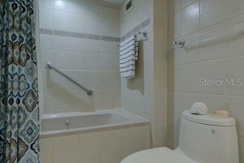 Condominio en alquiler en Longboat Key, Florida, 2 dormitorios, 136.57 m2 № 937242 - foto 27