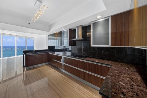 Copropriété à louer à Hollywood, Floride: 3 chambres, 284.47 m2 № 2089406 - photo 11