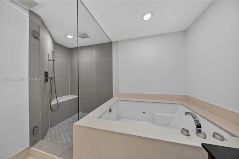 Copropriété à louer à Hollywood, Floride: 3 chambres, 284.47 m2 № 2089406 - photo 16