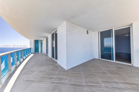 Copropriété à louer à Hollywood, Floride: 3 chambres, 284.47 m2 № 2089406 - photo 3