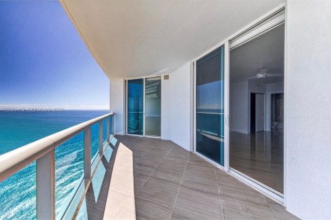 Copropriété à louer à Hollywood, Floride: 3 chambres, 284.47 m2 № 2089406 - photo 4