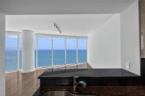 Copropriété à louer à Hollywood, Floride: 3 chambres, 284.47 m2 № 2089406 - photo 8