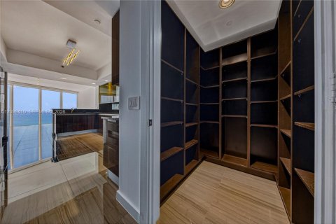 Copropriété à louer à Hollywood, Floride: 3 chambres, 284.47 m2 № 2089406 - photo 13