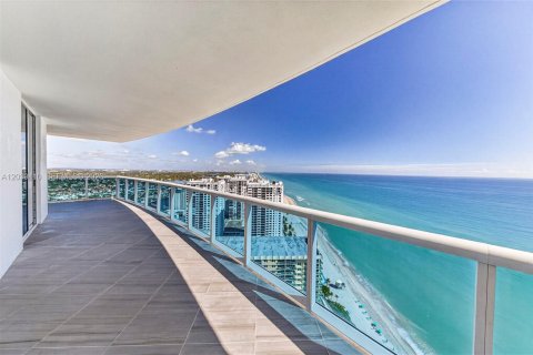 Copropriété à louer à Hollywood, Floride: 3 chambres, 284.47 m2 № 2089406 - photo 2
