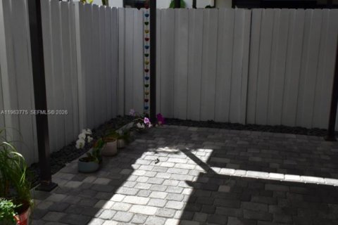 Снять в аренду таунхаус в Хомстед, Флорида 3 спальни, 130.81м2, № 2081046 - фото 10