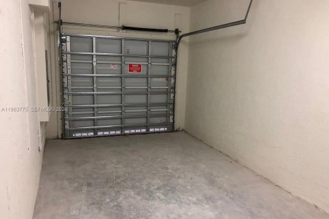 Снять в аренду таунхаус в Хомстед, Флорида 3 спальни, 130.81м2, № 2081046 - фото 12