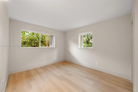 House in Miami, Florida 3 bedrooms, 100.33 sq.m. № 1976905 - photo 11